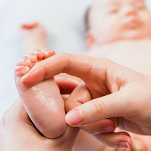 baby-foot-massage